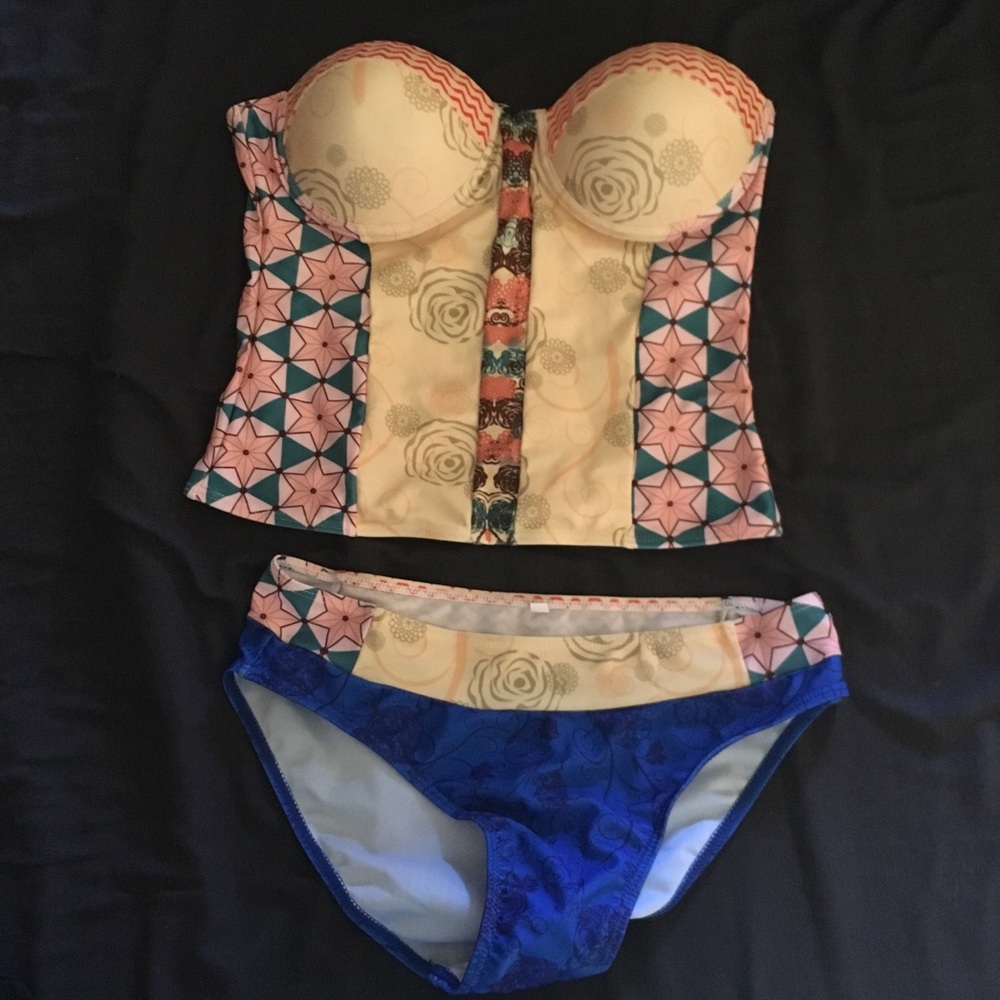 NWOT bathing suit, underwire strapless or straps